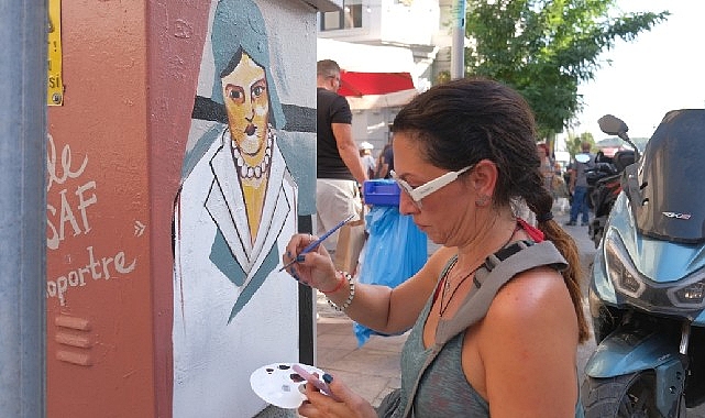 Ayvalık Sokaklarında Genç Ellerden Doğal Bir Galeri: Elektrik Panolarında Sanat Eseri