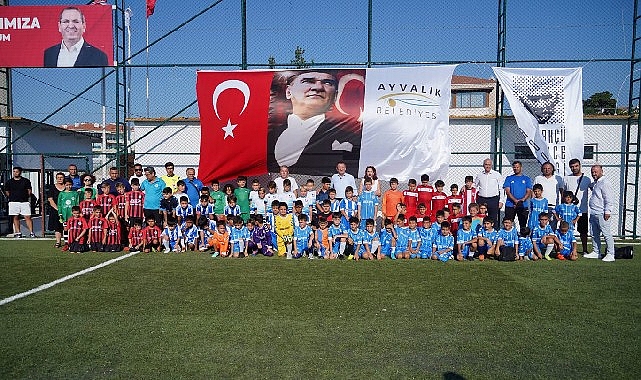 Ayvalık’ta 30 Ağustos Atatürk Kupası Futbol Turnuvası Başladı: Dostluk ve Kardeşlik İçin Yeşil Sahalar