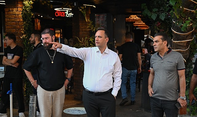 Bornova’da Sabah Mesaisi: Belediye Başkanı Eşki’nin Temizlik Yatırımları ve Vatandaş Diyaloğu