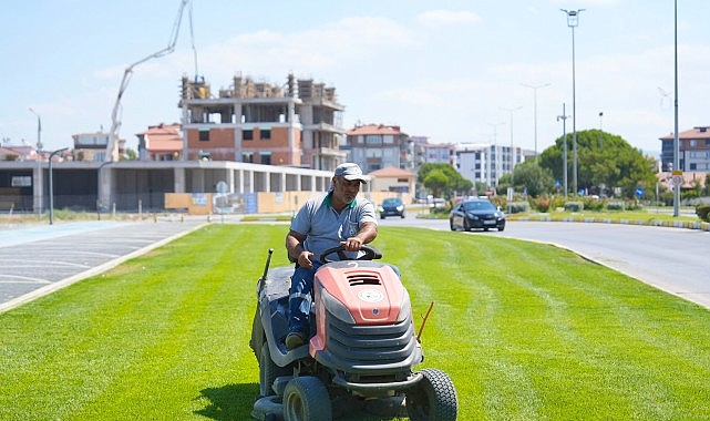 Burhaniye’de Park ve Yeşil Alanlarda Yoğun Bakım ve Onarım Çalışmaları