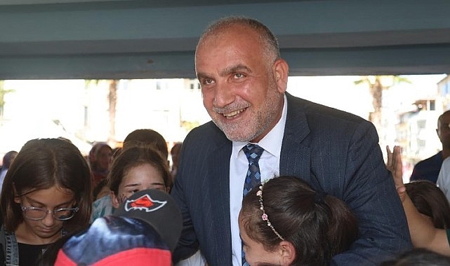 Canik’te Hediye Coşkusu: Haydi Güle Oynaya Camiye Gel Töreniyle 2.5 Bin Genç ve Çocuk Hediyelerini Aldı