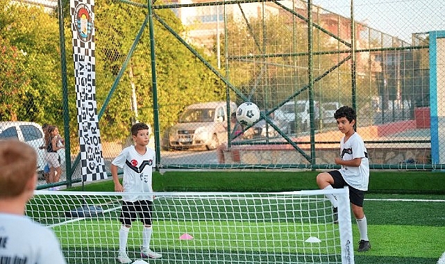 Çeşme’de Yenilenen Halı Sahalarda Spor ve Sosyal Yaşam Artıyor