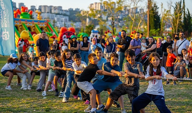 Çık Dışarıya Oynayalım: Yaz Akşamlarının Açık Hava Sineması ve Sahne Şöleni İzmit’te Son Havalarda