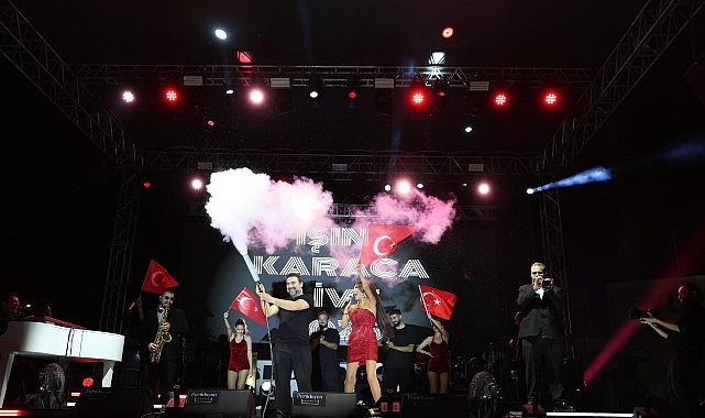 Didim’de Zafer Coşkusu: Fener Alayı ve Işın Karaca Performansı