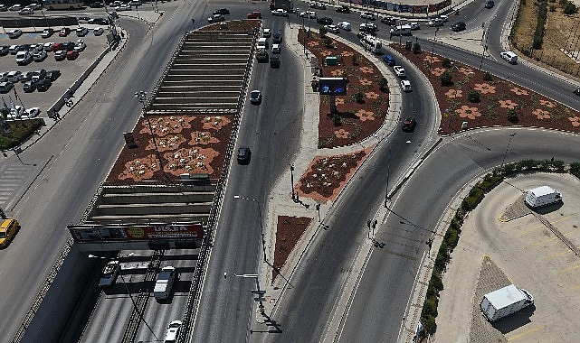 ESBAŞ Kavşağı Peyzaj Yenilemesiyle Dikkat Çeken Ağaçsız Margin: 4 Bin Bitkilik Sürdürülebilir Tasarım