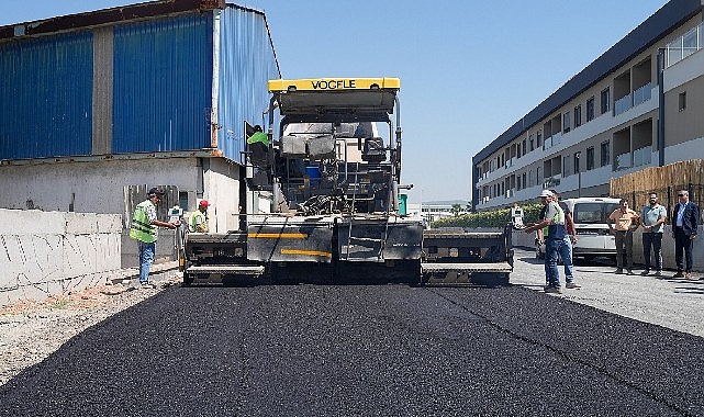 Gaziemir’de Yol Yenileme Hamlesi: 4.470 Ton Sıcak Asfaltla Üst Yapılar Güçleniyor
