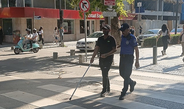 Görme Engelli Vatandaş için Anlık Destek: Zabıta Ekipleri Yol Arkadaşı Oldu