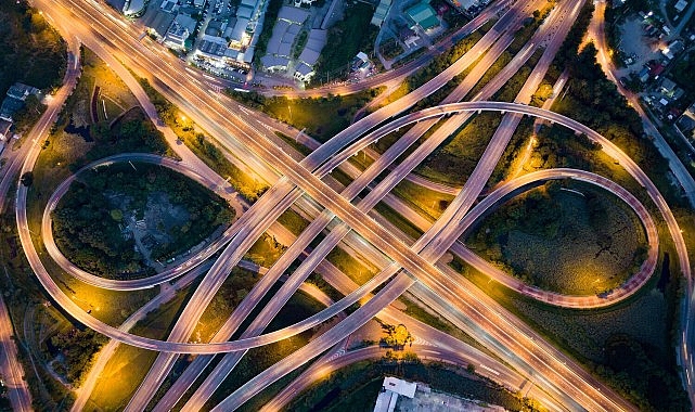 Güvenilir Yapay Zeka ve İnsan Odaklı Yönetim: ROI ve Karar Yetkinliklerinin Önemi