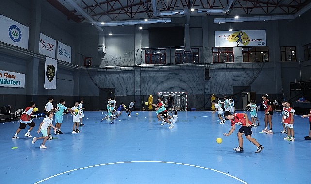 Hentbol Akademisi Bursa’da Doğru Yolda: Nilüfer Belediyespor ve THF İş Birliğiyle Çocuklara Spor Aşkı