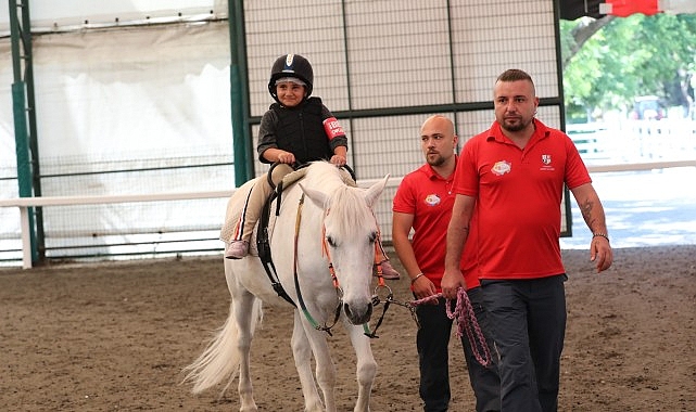 İBB Çocuk Binicilik Etkinliği: Güvenli At Binme Deneyimi ve Dijital Başvuru Süreci