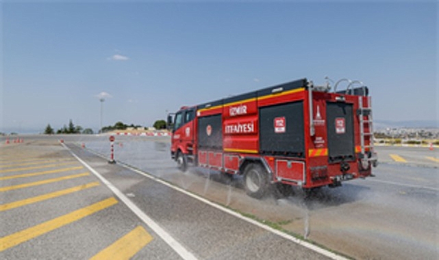 İzmir İtfaiyesi Şoförleri İçin Güvenli ve Defansif Sürüş Eğitimleri: Islak Zeminde Beceriler Gelişiyor