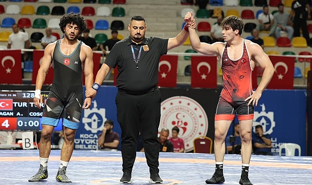 Kağıtspor Güreşçileri Uluslararası Arenada 2 Bronzla Geri Döndü
