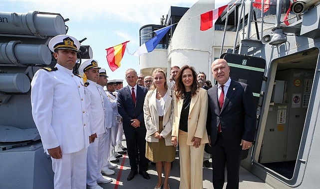 Karşıyaka’nın Zafer Bayramı Heyecanı: TCG KARŞIYAKA Deniz Görevinde Şehrin Gururu