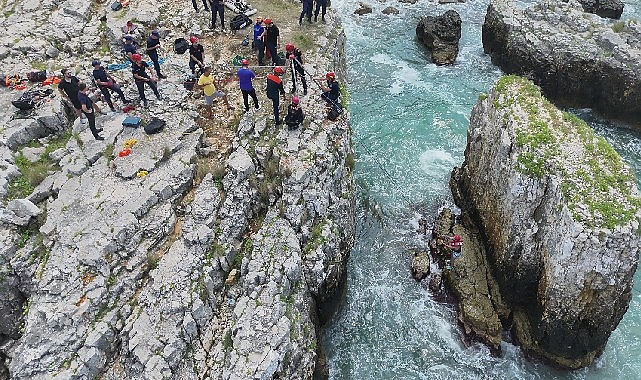 Kayalıklar Bölgesinde Yasağa Rağmen Denize Giren Vatandaş Kurtarıldı
