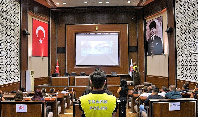 Keçiören Belediyesi ve Ankara Valiliği ile Emniyetin İş Birliğinde Trafik Güvenliği Eğitimi