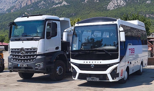 Kemer Belediyesi’nin Yeni Araç Filosu: Damperli Kamyon ve Hibe Otobüsle Hizmet Kapasitesi Artıyor