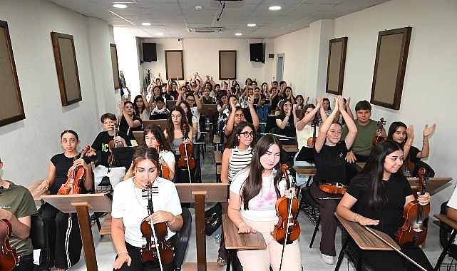 Kemer’de Zafer Bayramı İçin Hazırlıklar Devam Ediyor: Fener Alayı ve Orkestra Konseri