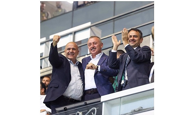 Kocaelispor’un İlk Galibiyeti: Büyükakın’dan Tam Destek ve Paylaşılan Sevinçler