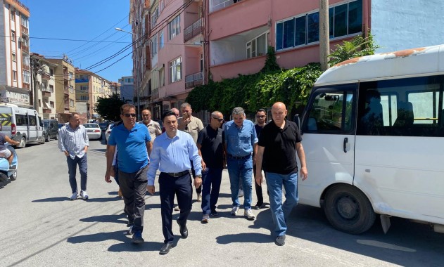 İYİ Parti’den Karesi’de saha çıkarması: Turhan Çömez vatandaşın taleplerini dinledi