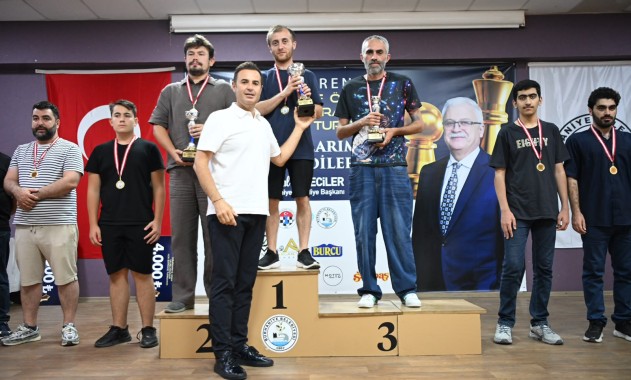 2. Burhaniye Ören Open Uluslararası Satranç Turnuvası’nda ödüller sahiplerini buldu