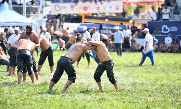 66. Kurtdereli Yağlı Güreşleri Başlıyor: 1.642 Pehlivan Er Meydanına Çıkıyor