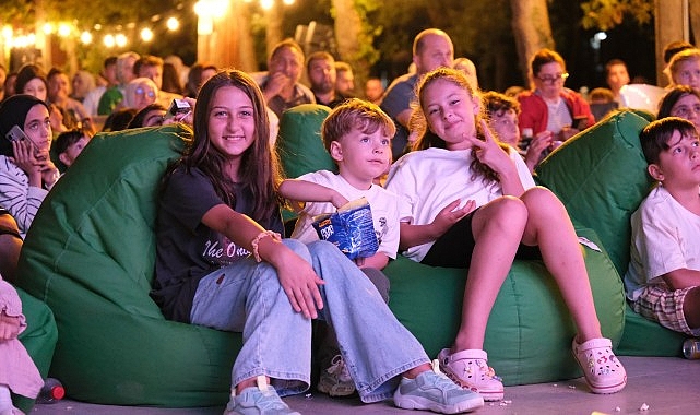 Ormanya’da Gece Sineması: Doğanın İçinde Yıldızlarla Film Keyfi