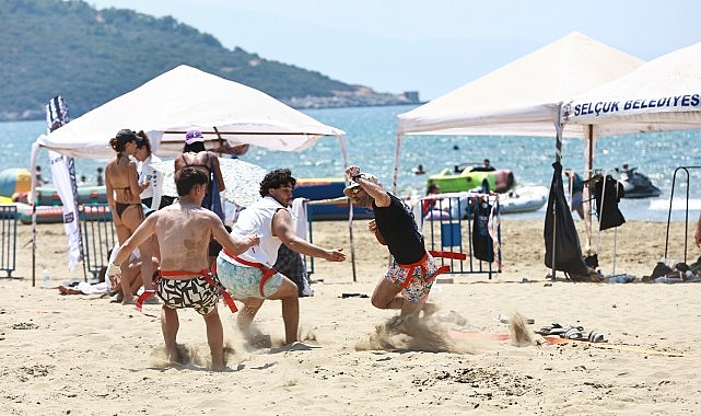 Pamukak Kumsalında İzmir FF Cup Beach Flag Turnuvası Rüzgârı: 14 Takım, 150 Sporcu, Heyecan Dolu İki Gün
