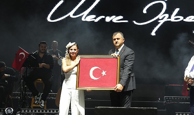 Saray’da Zafer Coşkusu: Merve Özbey’den Unutulmaz Bir Akşam