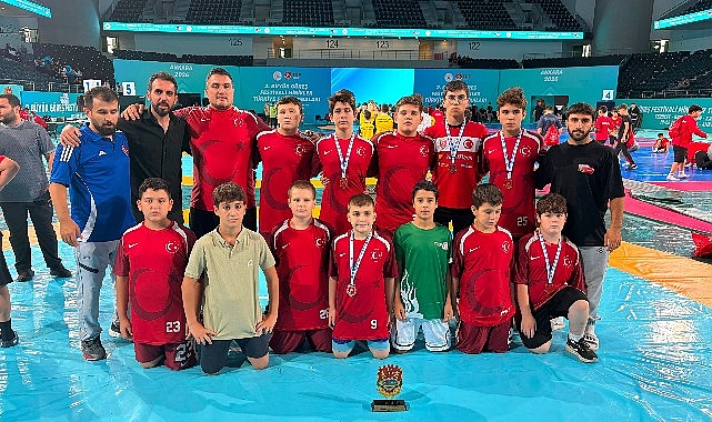 Uluslararası ve Ulusal Başarılarla Dolu Bir Yıl: Osmangazi Belediyespor Güreşçilerinin Başarı Hikayesi