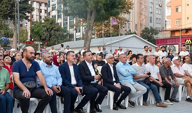 Avcılar’da Filenin Sultanları İçin Dev Ekranda Şampiyonluk Coşkusu