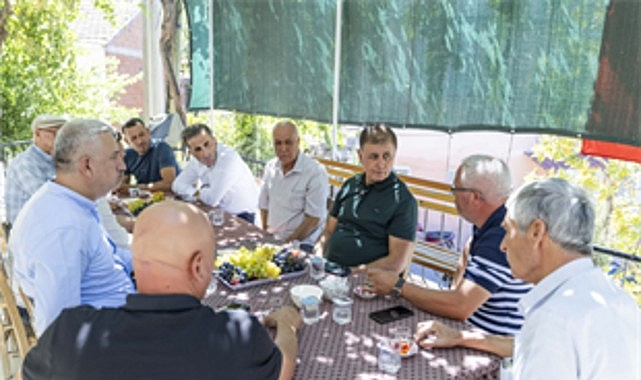 Bergama Gezisinde Üreticiyle Buluşan Başkan Tugay: Bal Hasadını Paylaşan Ziyaret