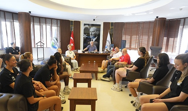Burhaniye Belediyespor Kadın Takımı, Başkanla Görüştü ve 2026-2027 İçin Yol Haritasını Belirledi