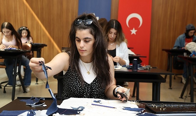 Denimden Açan Düşler: Moda Atölyelerinde Üretken Kadınlar