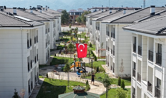 Kartepe Kent Konut Evleri: Anahtar Töreniyle Yeni Yuva Sahiplerini Buluyor