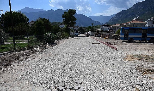 Kemer’de Yeni Yol ve Kaldırım Çalışmaları Başladı: 402 Sokak Yeniden Düzenleniyor