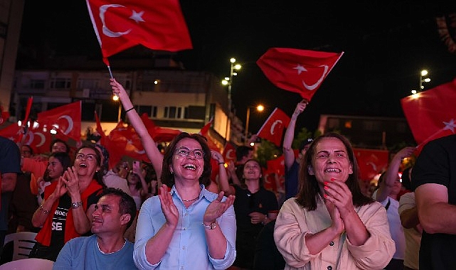 Maltepe’de Avrupa Şampiyonluğu Coşkusu Maltepe Meydanı’nda Dev Ekranda Yaşandı