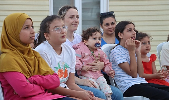 Maltepe’de Yaz Tiyatrolarıyla Çocuklar Parklarda Söyleşi ve Eğlence Dolu Günler Yaşadı