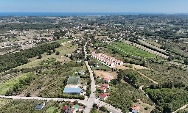 Kocaeli Büyükşehir Belediyesi’nden Kandıra’nın kırsal yollarına sathi kaplama çalışması