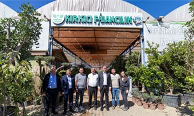 İzmir Büyükşehir Belediye Başkanı Tugay, Bayındır Mahallelerini Ziyaret Etti