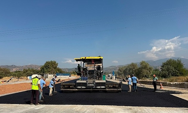 Aydın Büyükşehir Belediyesi 17 ilçede yol yapım ve onarım çalışmalarını sürdürüyor
