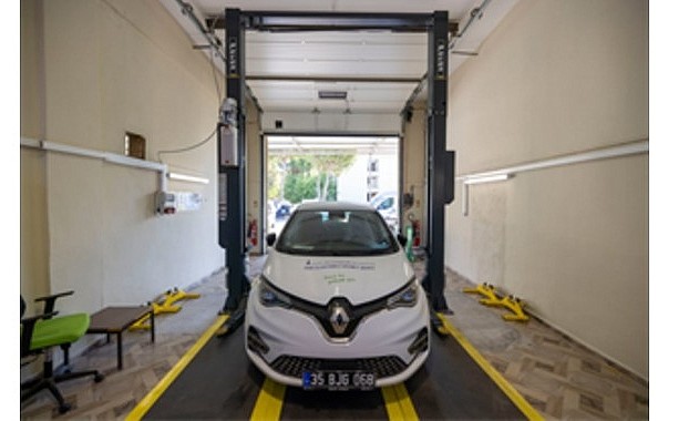 İzmir Büyükşehir Belediyesi’nin elektrikli araç filosu yakıt maliyetini düşürdü