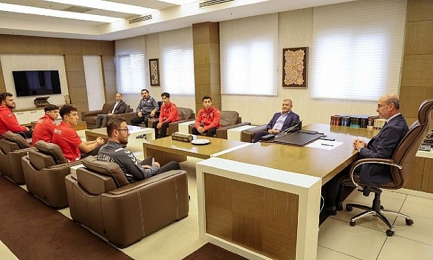 Selçuklu Belediye Başkanı Pekyatırmacı, Milli Sporcuları Kabul Etti