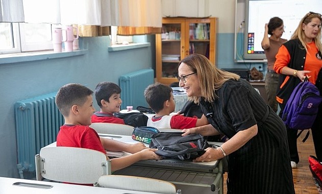 Güzelbahçe Belediyesi’nden 1100 Öğrenciye Kırtasiye Desteği