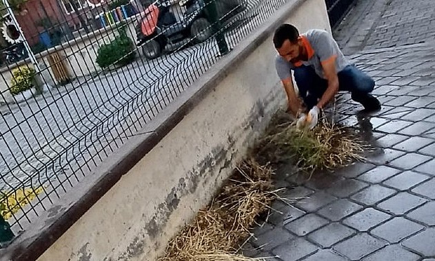 Burhaniye Belediyesi’nden yağış öncesi kapsamlı mazgal temizliği