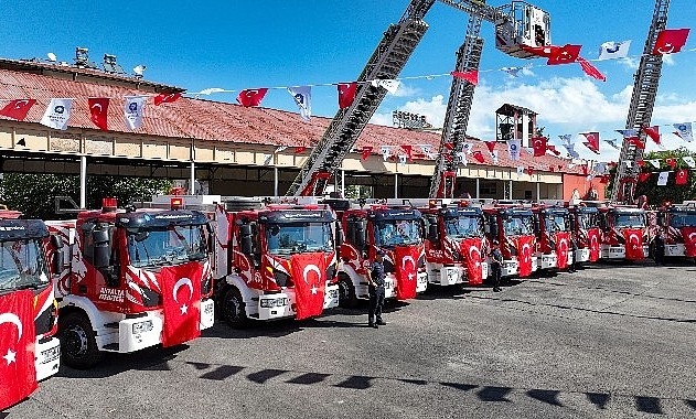 Antalya Büyükşehir Belediyesi itfaiye filosuna 24 yeni araç eklendi