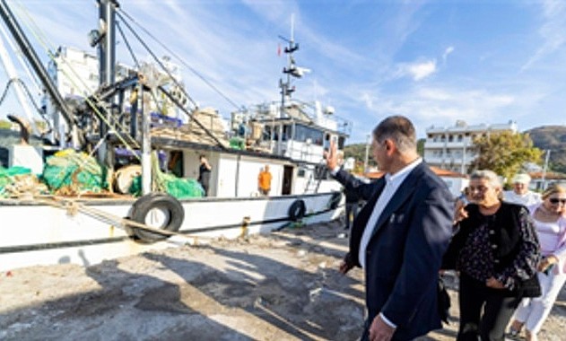 Başkan Tugay, Karaburun’da balıkçılarla bir araya geldi