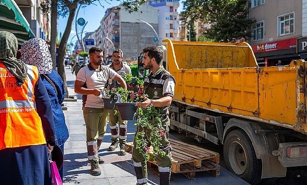 Gebze’de “Komşumla Çiçek Açıyorum” projesiyle balkonlar renklendi