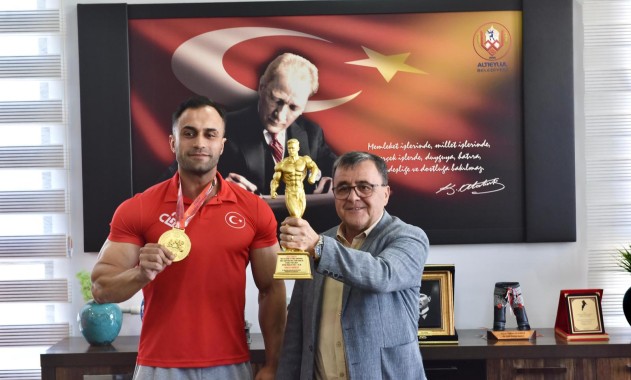 Altıeylül’ün gururu Ömer Pullu, Türkiye Vücut Geliştirme Şampiyonu oldu