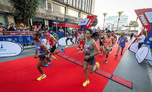 14. Uluslararası 9 Eylül İzmir Yarı Maratonu rekor katılımla gerçekleşti