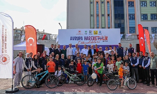 Konya’da Avrupa Hareketlilik Haftası kapsamında çocuklara ücretsiz bisiklet bakımı